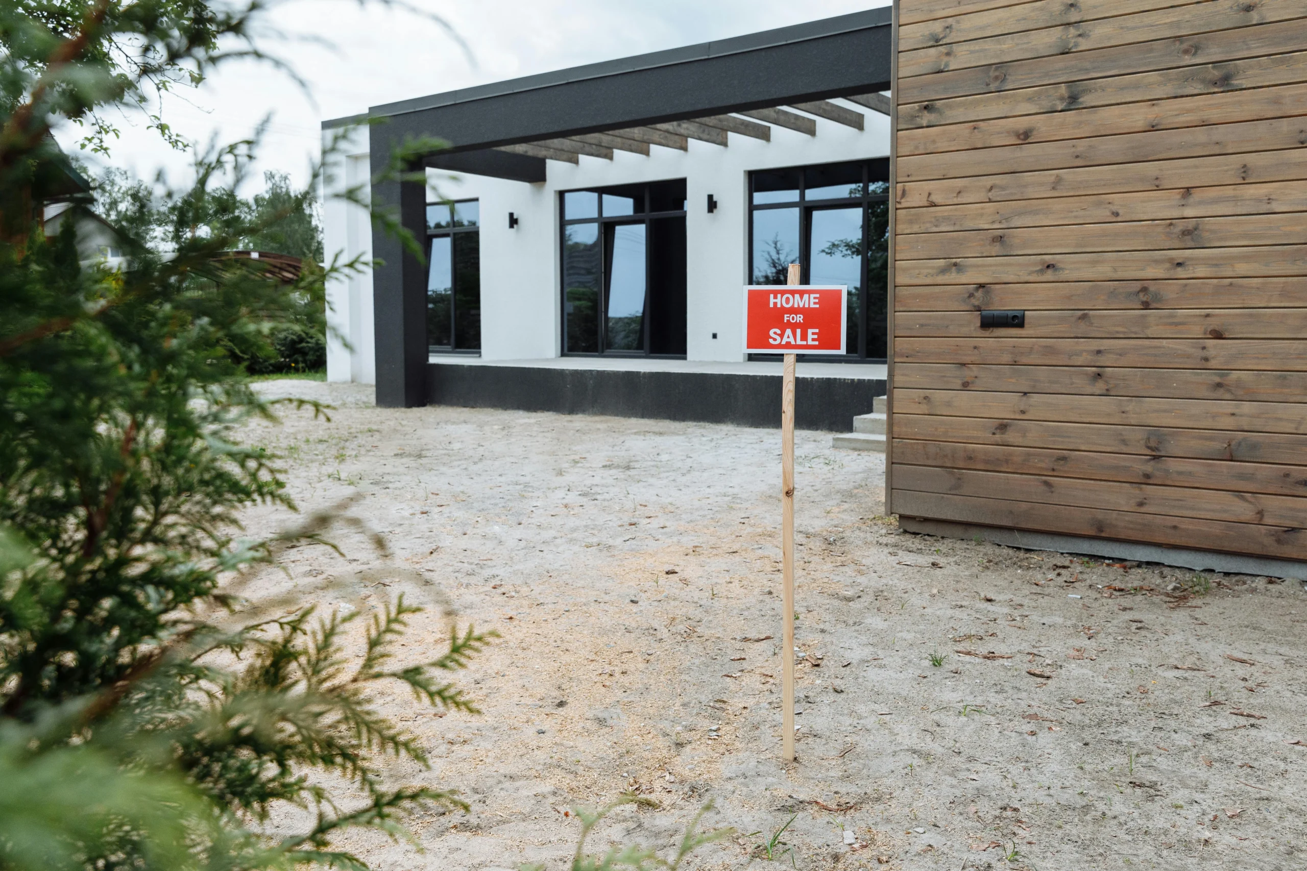 HELOC vs cash out refinance 2026: 7 Ultimate Cost Tips 3 HELOC vs cash out refinance 2026: Modern house exterior with a 'Home for Sale' sign in front yard